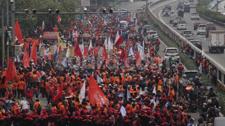 94435-demo-buruh-di-dpr