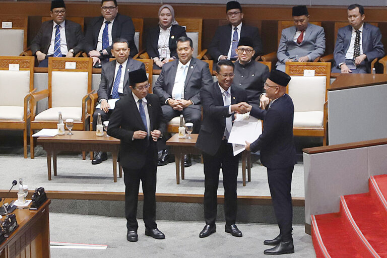 rapat-paripuna-dpr-ke-4-setujui-ruu-perubahan-penyelenggaraan-haji-dan-umrah1-26082025-134536