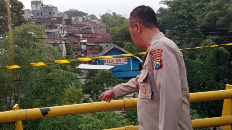 6470a808b07f3-seorang-remaja-bunuh-diri-di-jembatan-suhat-kota-malang_malang