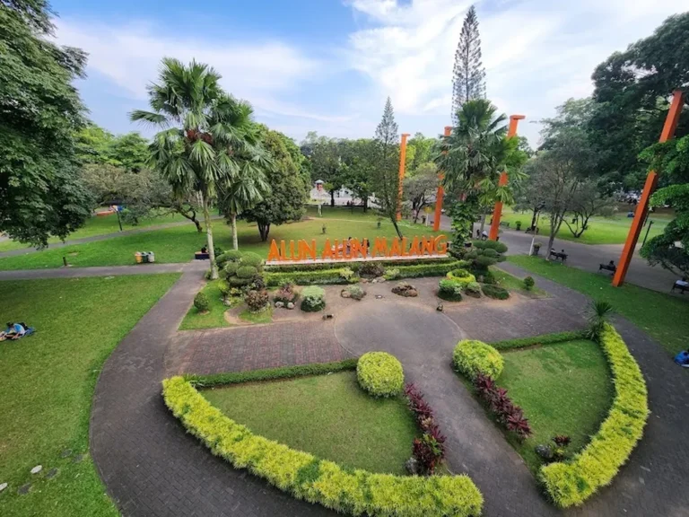 Alun-Alun-Kota-Malang-Wisata-Murah-Unik-dan-Gratis5