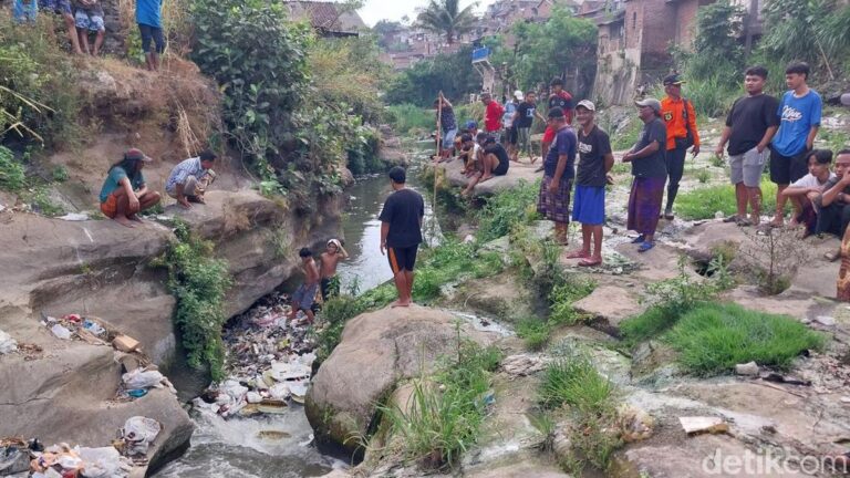 bocah-6-tahun-hanyut-di-sungai-brantas-malang_169