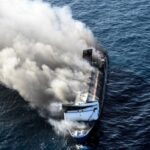 km-mutiara-sentosa-2-terbakar-ratusan-penumpang-dievakuasi-dari-laut-madura-1785671535416_169